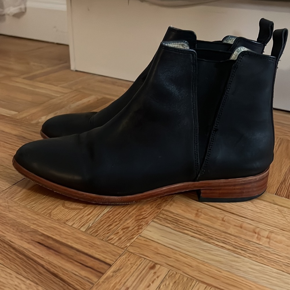 Nisolo black leather boots brown sole-lightly worn only visible on the bottom